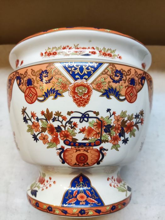 Porcelain Panda Jar430227549177794561