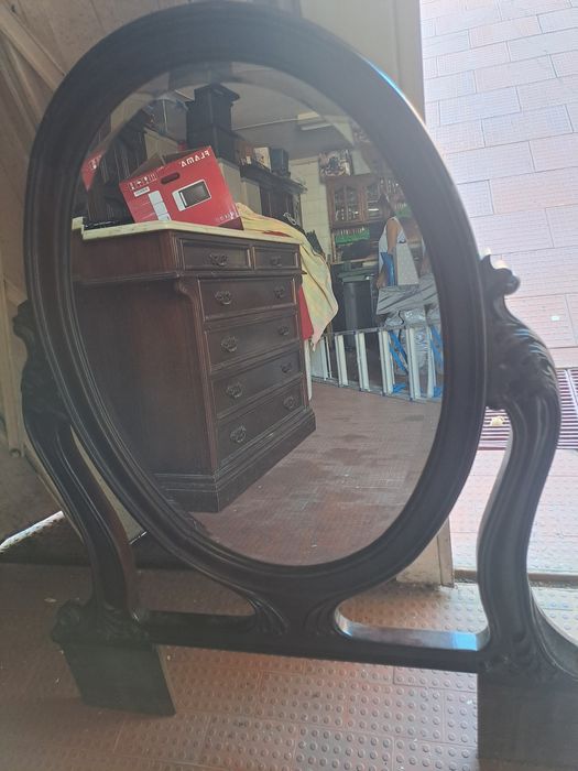 Cómoda antiga com tampo em mármore