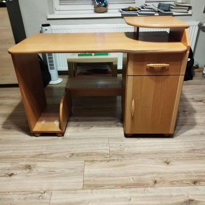 Biurko z szafką i szufladą