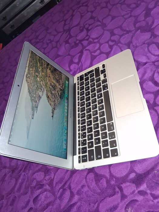 Portátil Apple versão 10.15.7 Macbook Air