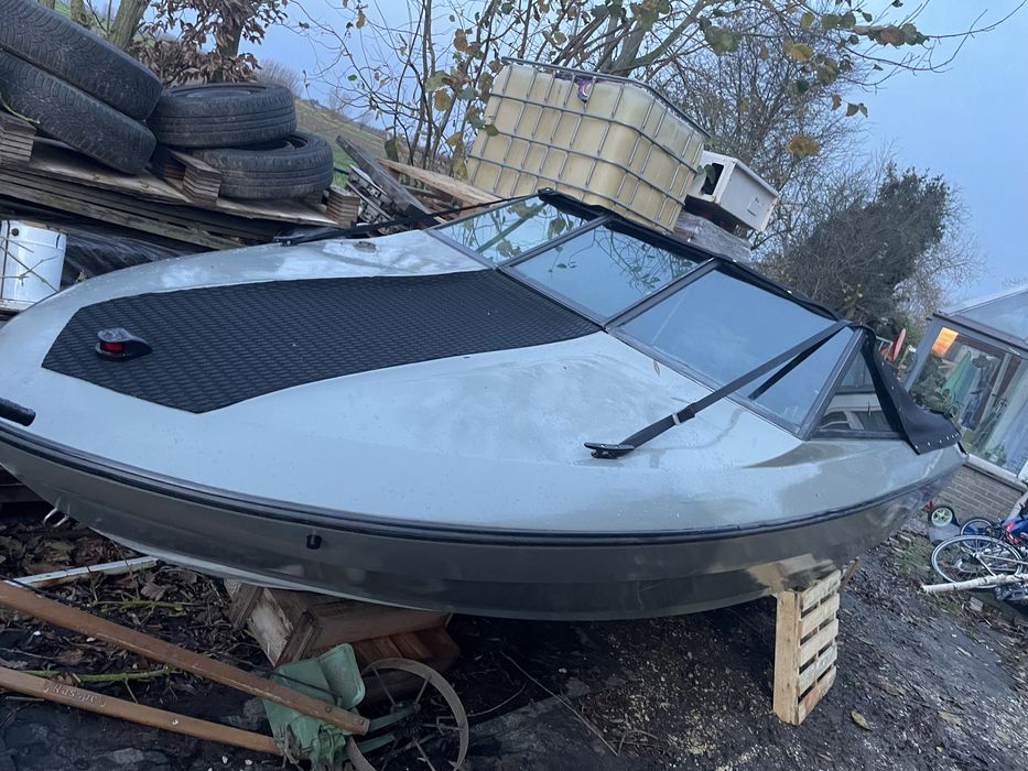 Motorowka bez silnika i osprzetu