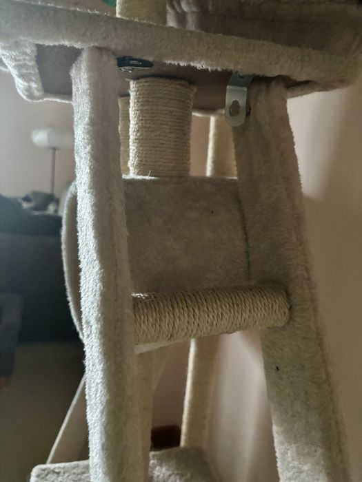 Arvore para gatos grande de cor bege