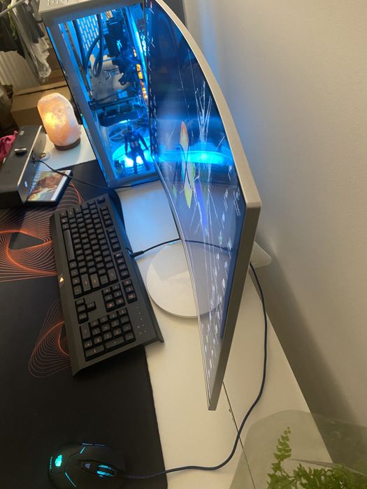 Monitor Samsung 27” curved biały