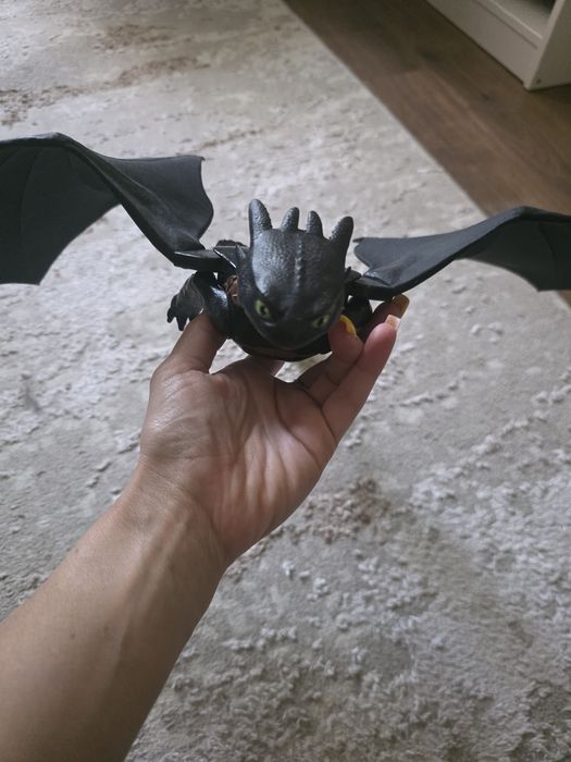 Фігурка Toothless Spin Master How to Train Your Dragon зі світлом і звуком (681147058835)