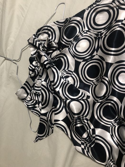 Blusa estampada preto a e branco