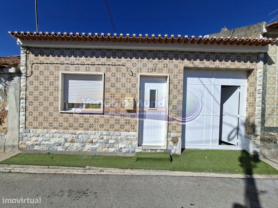 Moradia T1+1 em Benfica do Ribatejo (BR036)