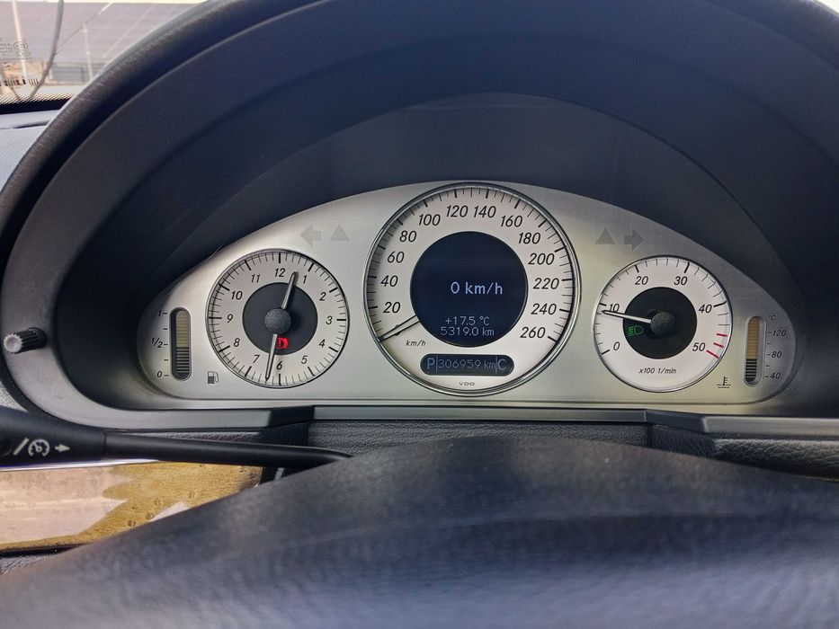 Mercedes-Benz E220