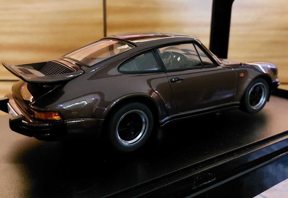 Porsche 911 (930) Turbo 3.0 Brown Copper Metallic 1976 AUTOart 1:18