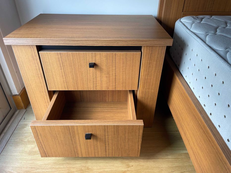 Vendo Duas Mesas de Cabeceira - Como Novas!