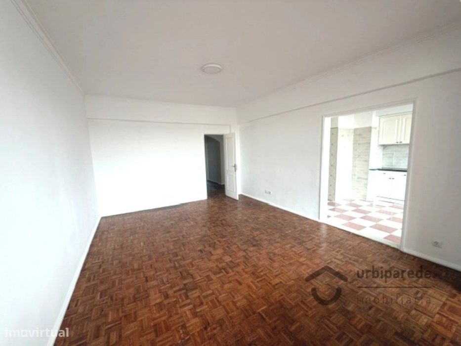 Apartamento T2 remodelado, Figueirinha Oeiras.
