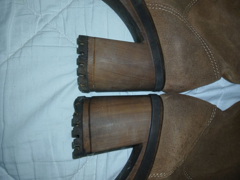 Botas cano alto camurça pele