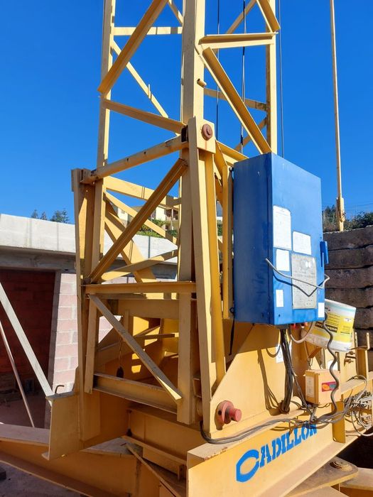 Grua construção civil