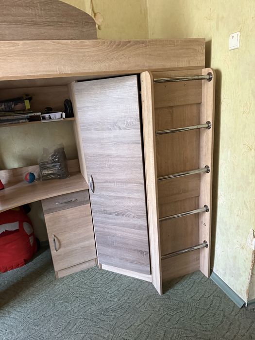 Продам кровать чердак с матрасом