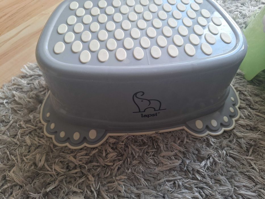 Podnóżek do toalety dla dzieci