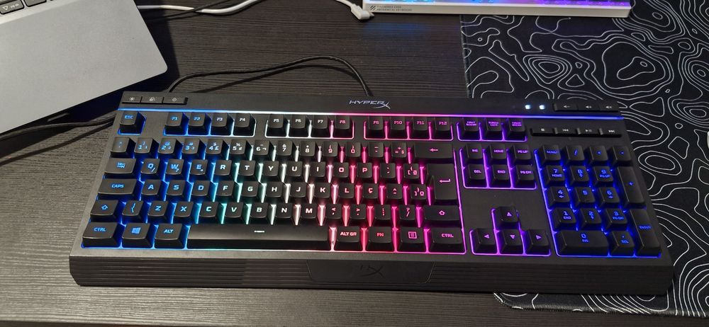 Teclado gamer Hyperx