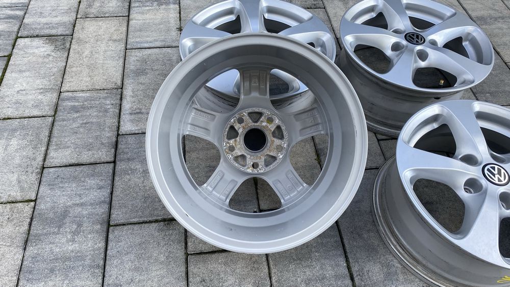 Felgi aluminiowe Borbet do VW 5x112 15 cali Golf V T4