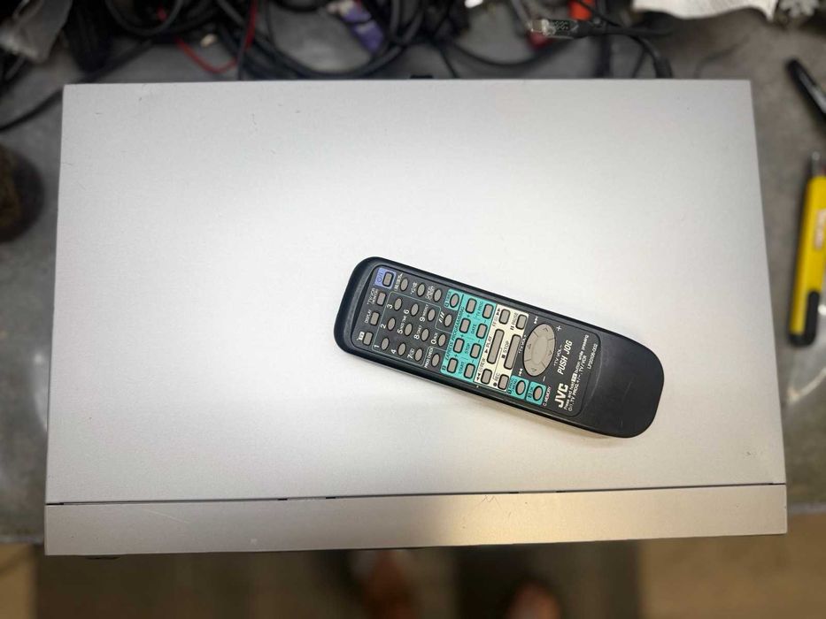 Magnetowid S-VHS JVC HR-S5962