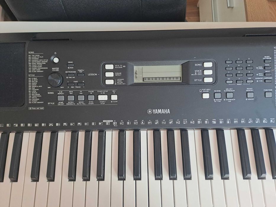 Keyboard yamaha e363