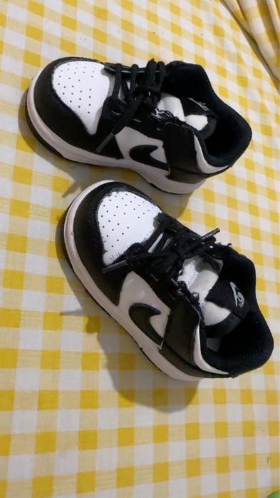 Sapatilha nike dunk low panda de bebé