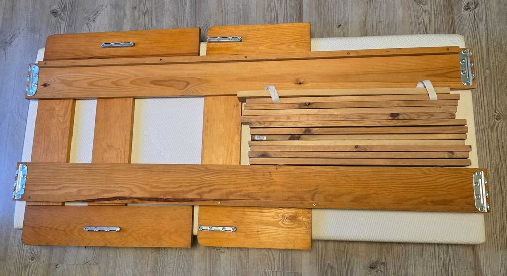 łóżko drewniane z materacem 160 x 70 (łatwe składanie)