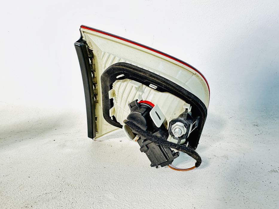 Audi A4 B7 Sedan lampa prawy tył w błotnik klapę tylna prawa