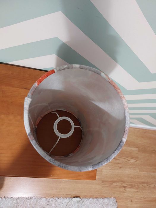 1 Candeeiro + 2 abajours (adquiridos em loja de decoração)