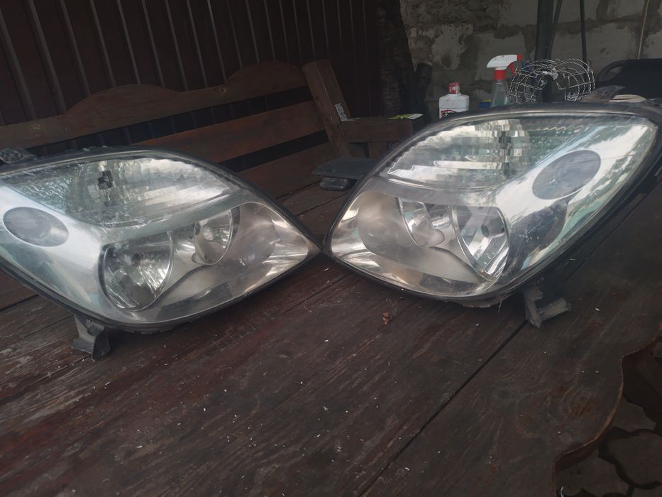 Продам фары RENAULT Scenic 2005год
