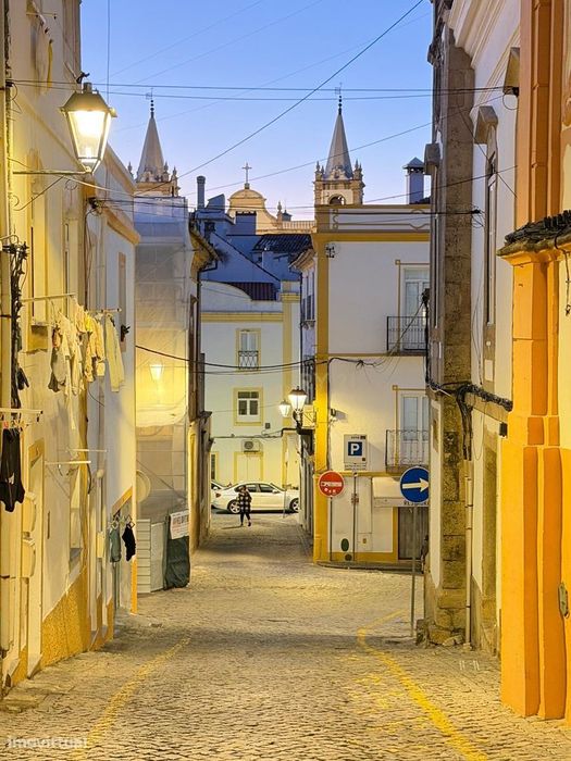 Segundo Piso de Edifício Apalaçado no Centro Histórico de Portalegre