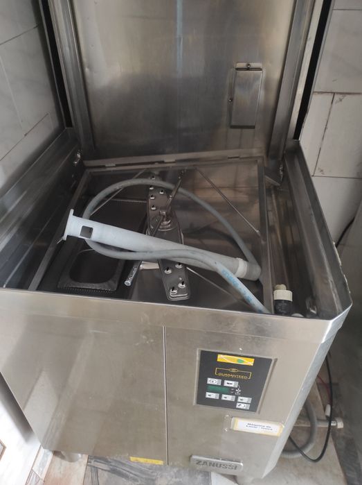 Máquina de lavar louça Zanussi