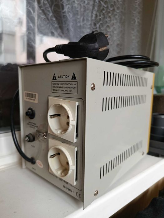 Luxeon SVR-2000VA (релейный стабилизатор)