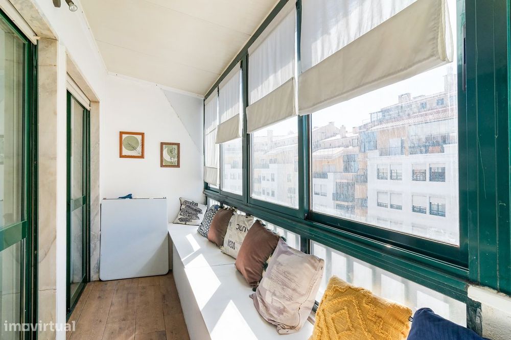 Apartamento T3 em Massamá Norte com terraço