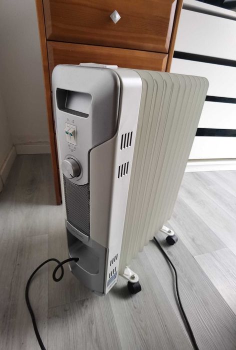 Radiador a Óleo / Aquecedor Cecotec 2500W (11 Elementos) – Como Novo