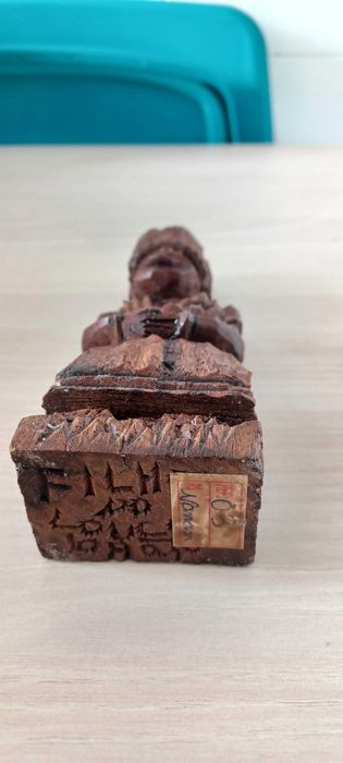 Estatuetas em madeira