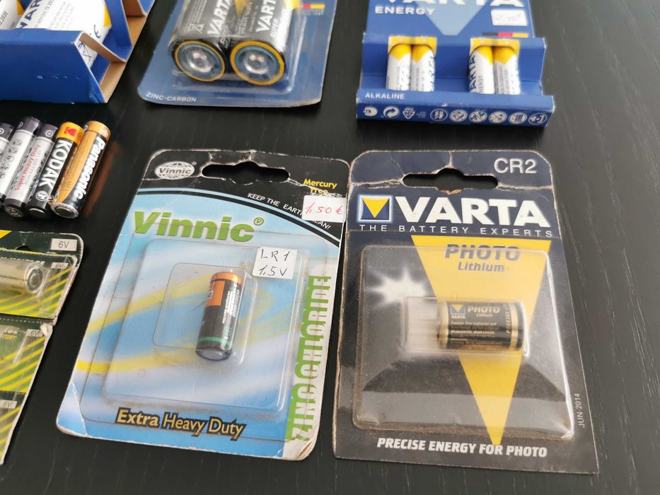 Várias pilhas quase todas novas