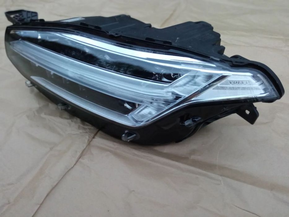 volvo xc90 ii lampa lewa full led idealna  europa active high beam