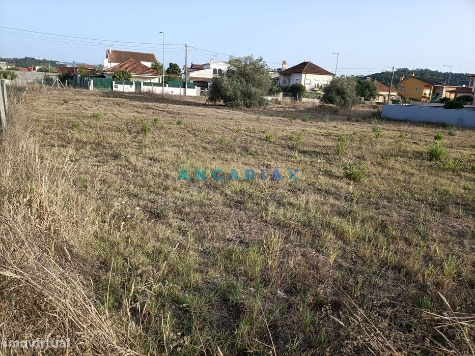 ANG903 - Terreno de 379m2 para Venda em Leiria