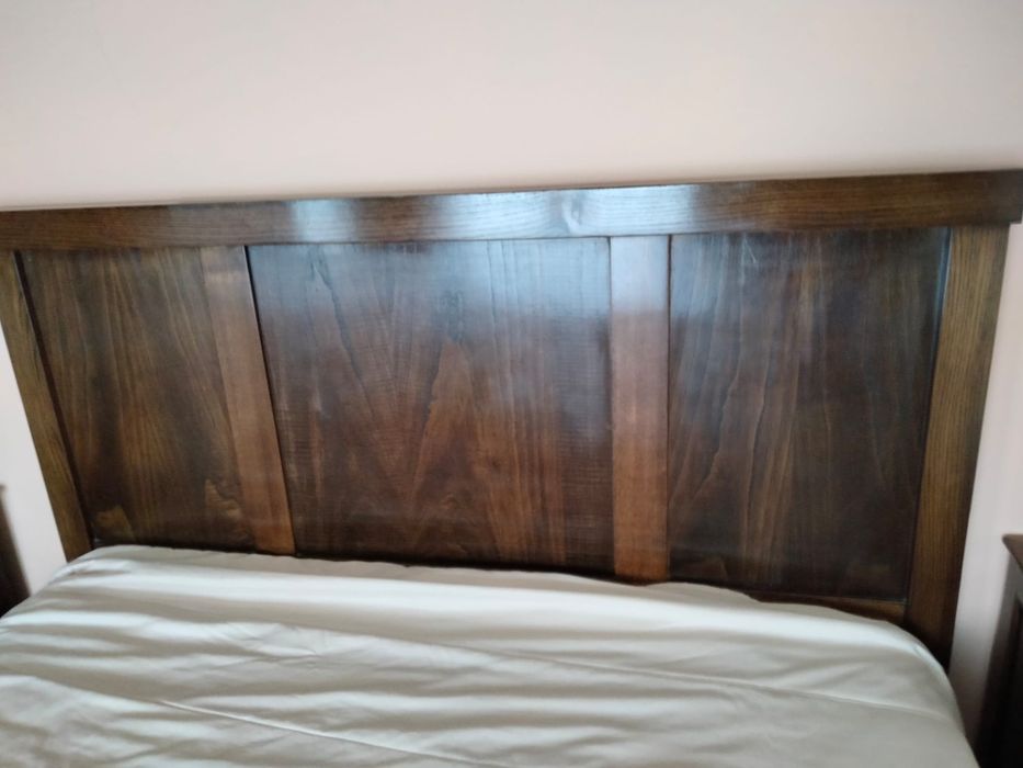 Conjunto cama e mesas cabeceira