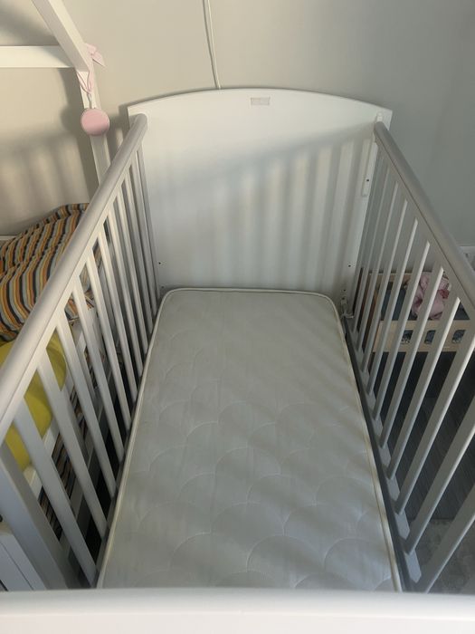 Berço/cama de grades com colchão ZY