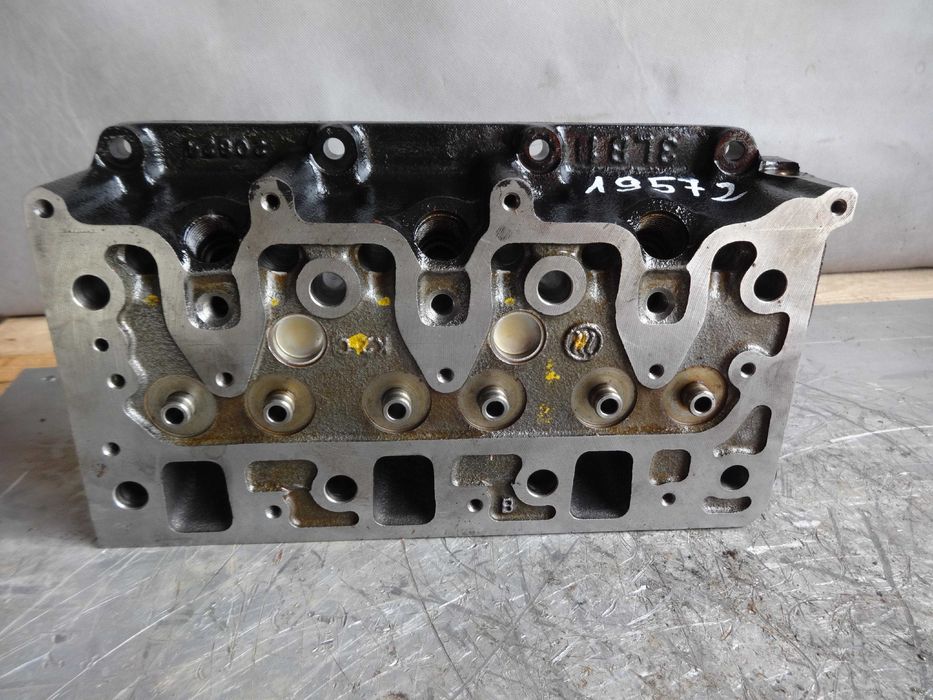 Głowica do silnika Isuzu 3LB1. Cylinder head Isuzu
