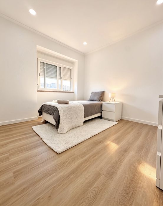 Quartos em Queluz totalmente remodelados (rapariga single)