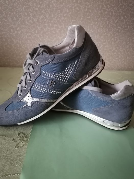 Жіночі шкіряні кросівки