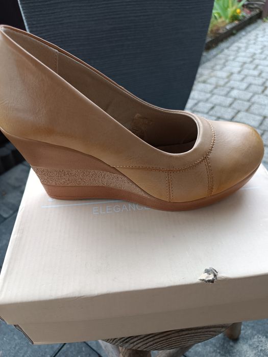 Buty na koturnie 38