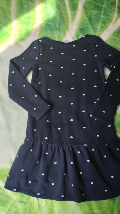 Granatowa sukienka w serduszka 122/128 H& M