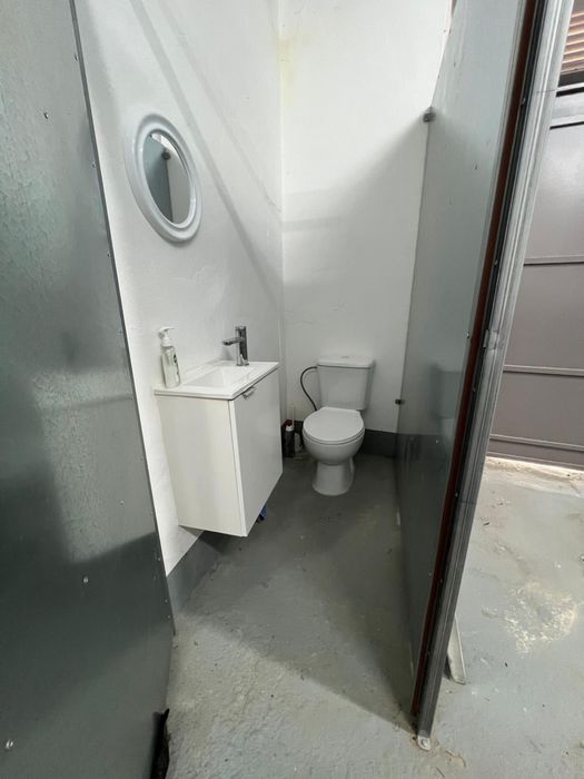 Garagem/Armazem  com WC e quintal