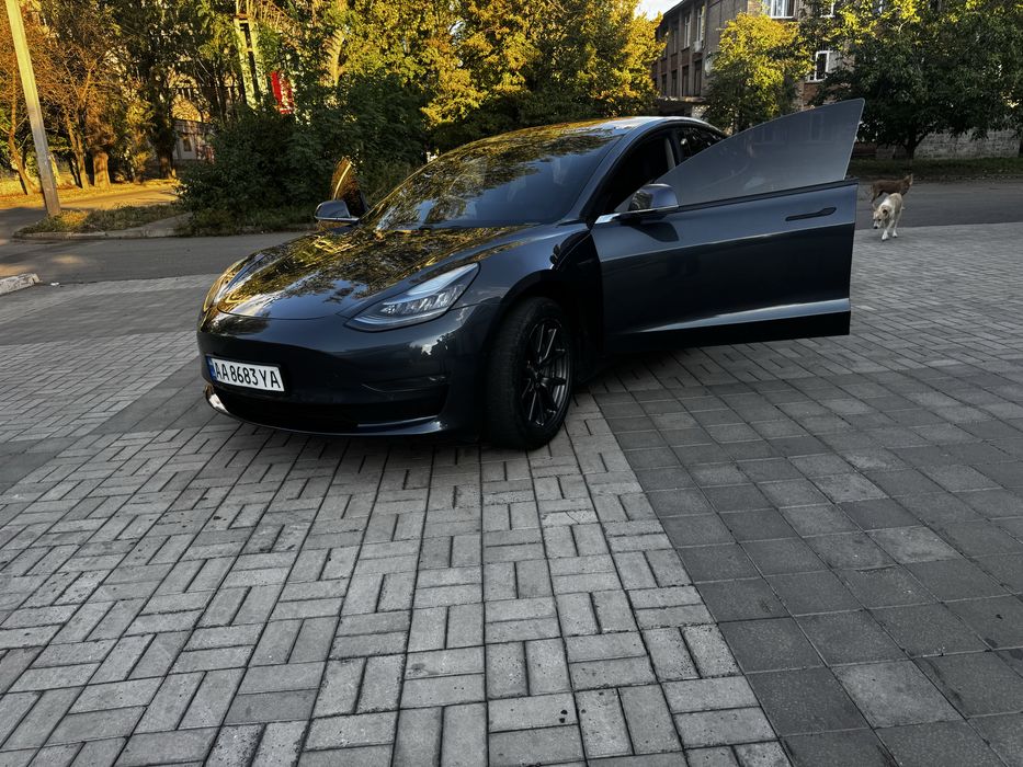 Продам TESLA 3 LONG RANGE 2018