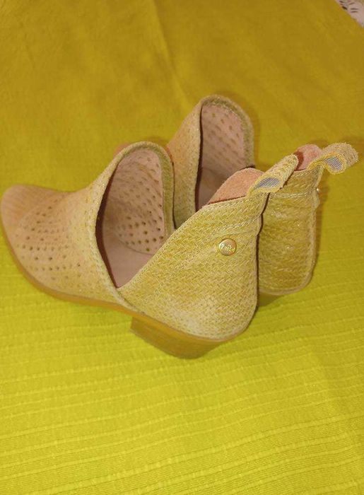 Botins camel em pele da Ruika