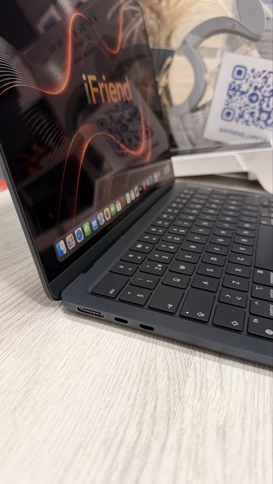 Macbook Air 13’ m2 8/256gb midnight