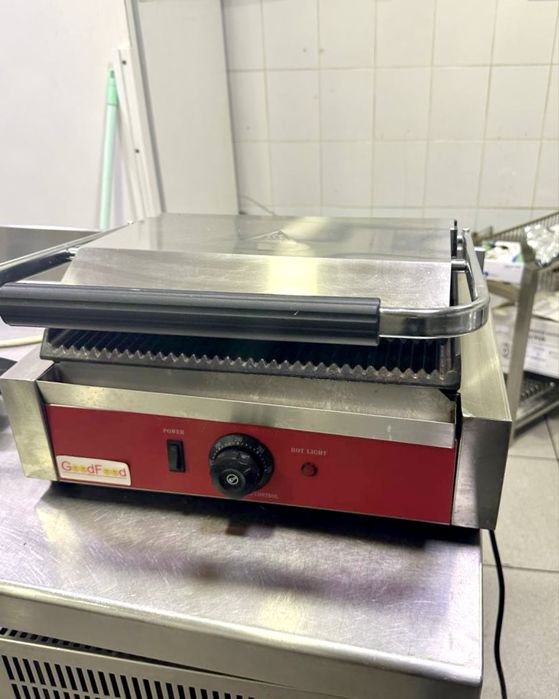 Гриль контактний GoodFood ECG11EA Panini RED