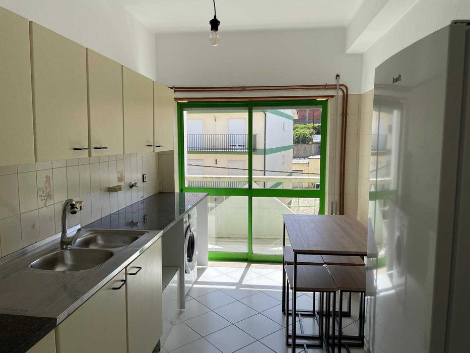 Apartamento T2 com Garagem - São Martinho do Bispo