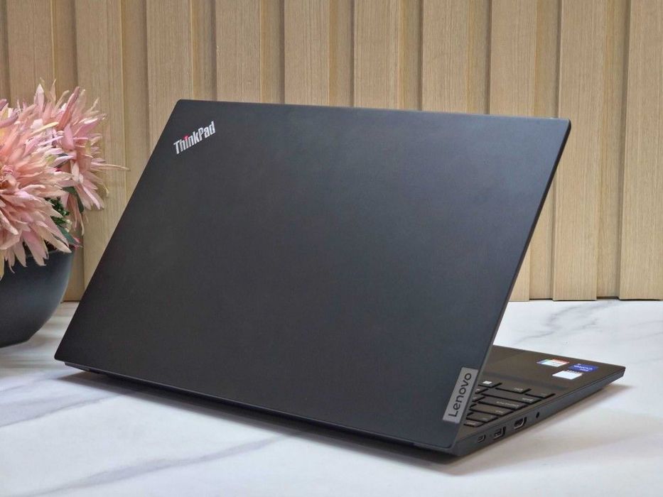 Lenovo Octacore 15.6" i5/16GB/385Nvme como novo